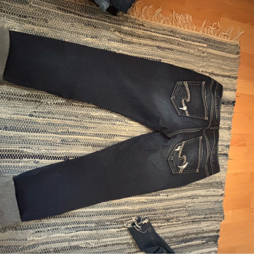 Women’s dark indigo Silver crop Jeans. NWOT